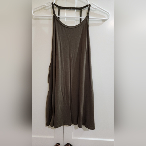 Set of 2 ladies work out tanks - Picture 1 of 5